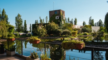 Arquitectura, jardines y un lago: esta en Luján y figura entre las mejores bodegas para visitar en Mendoza